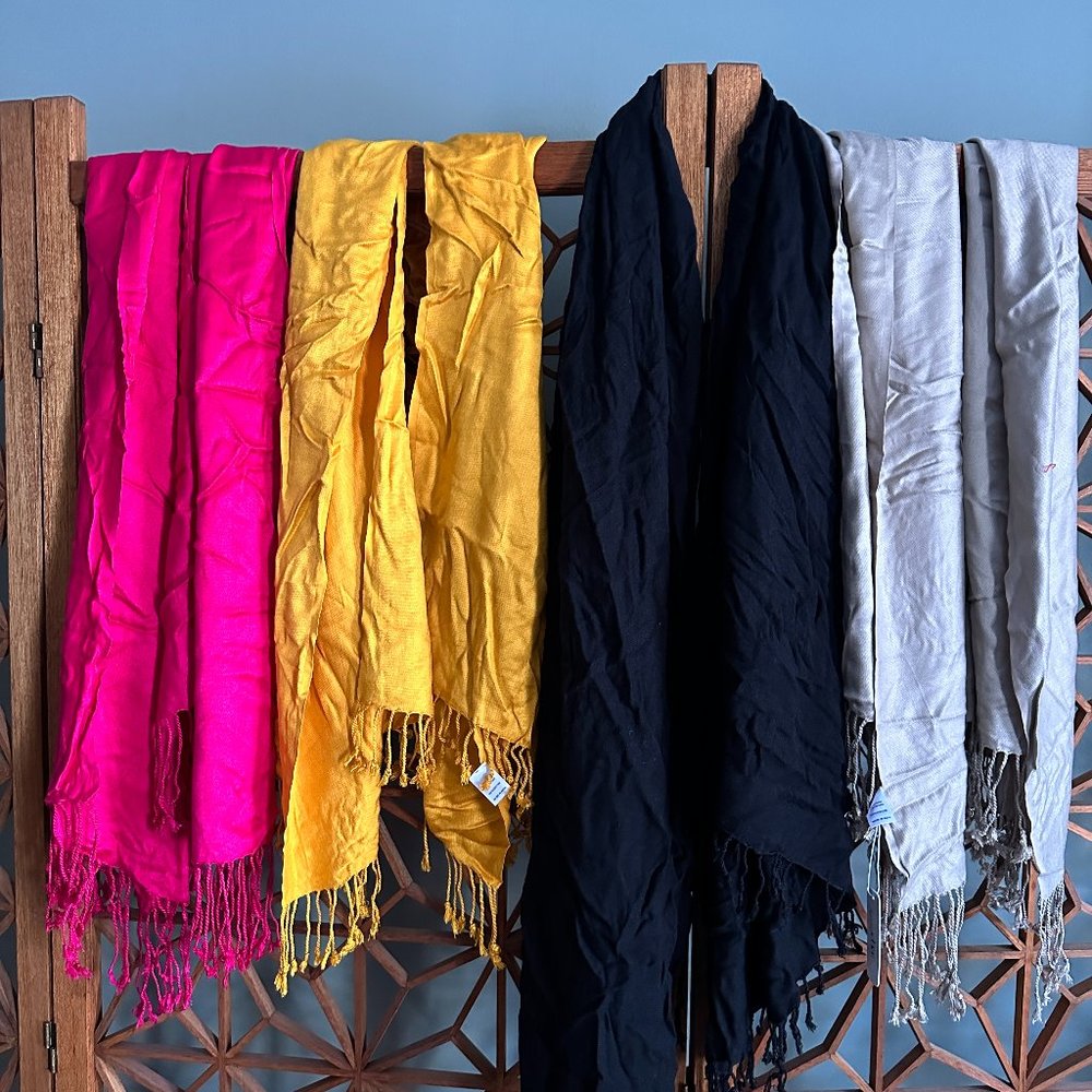 Lot of 4 Scarves